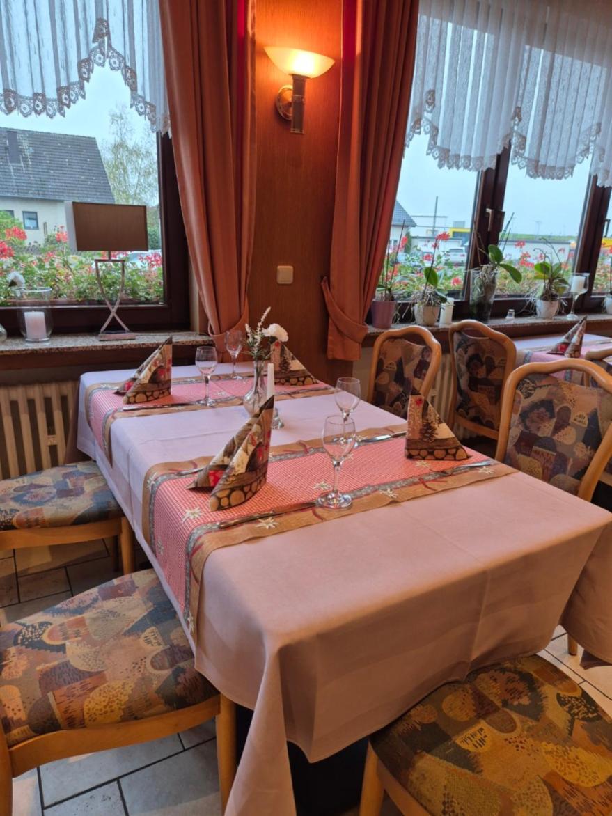Hotel Zur Waage Бад Мюнстерайфел Екстериор снимка