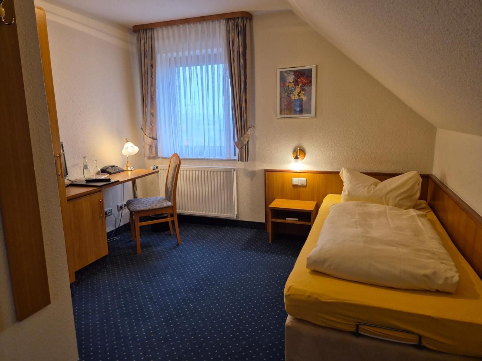 Hotel Zur Waage Бад Мюнстерайфел Екстериор снимка