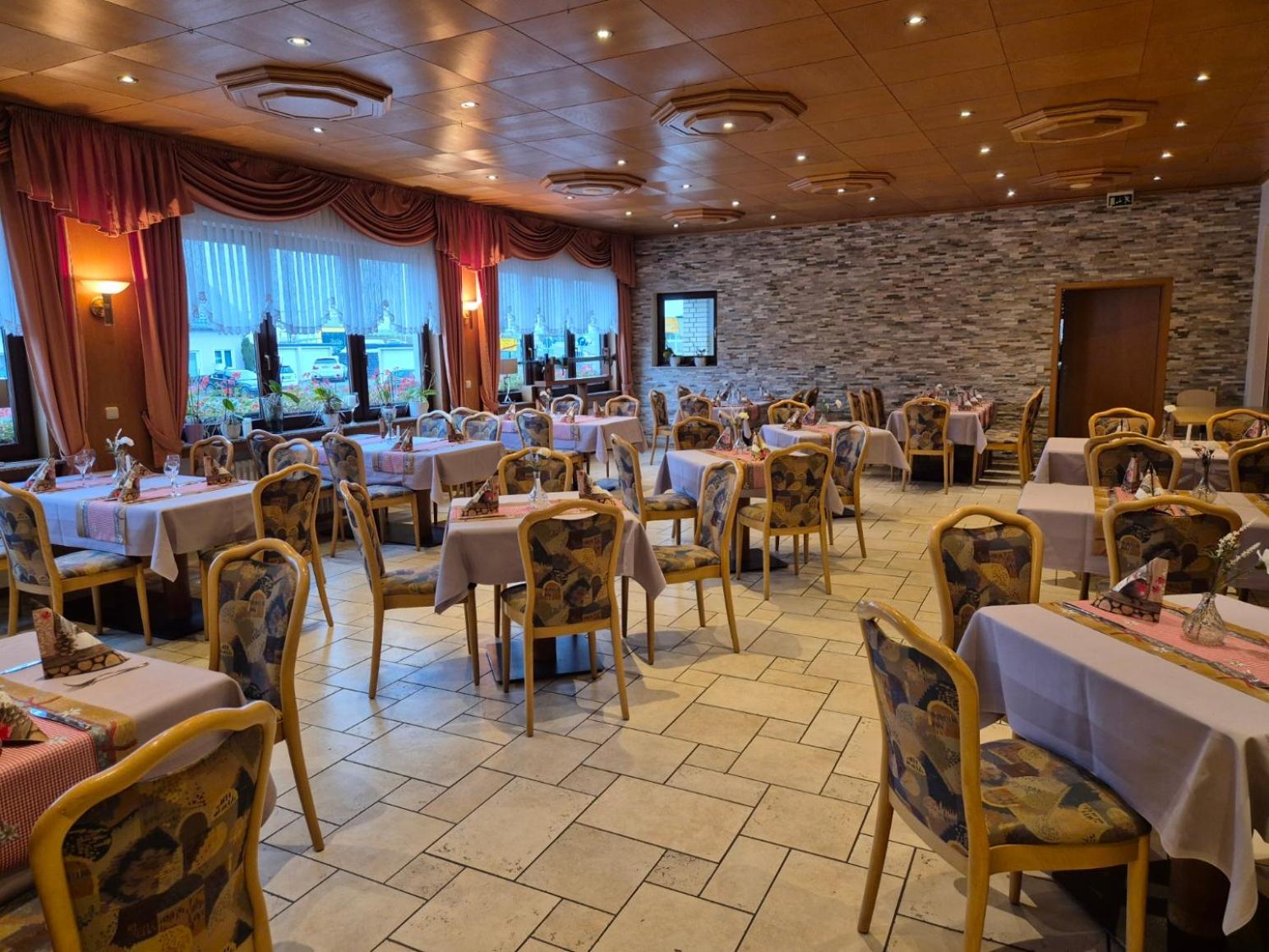 Hotel Zur Waage Бад Мюнстерайфел Екстериор снимка