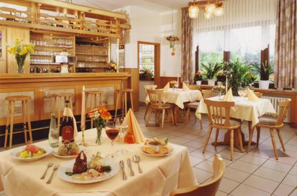 Hotel Zur Waage Бад Мюнстерайфел Екстериор снимка