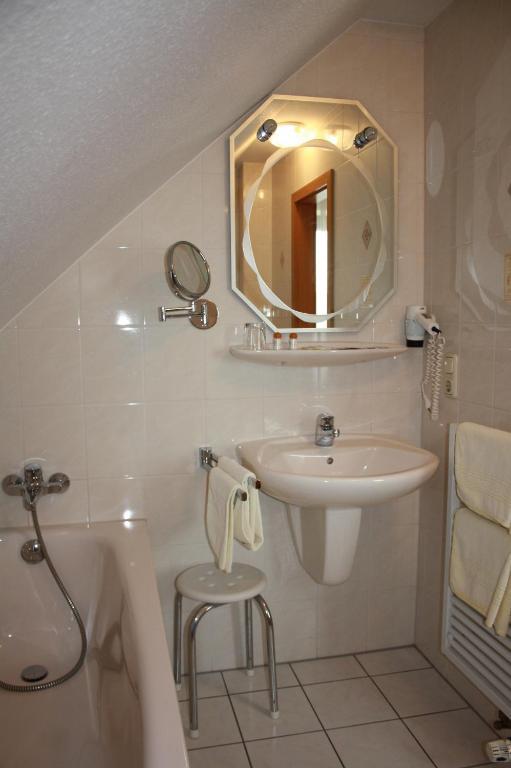 Hotel Zur Waage Бад Мюнстерайфел Екстериор снимка