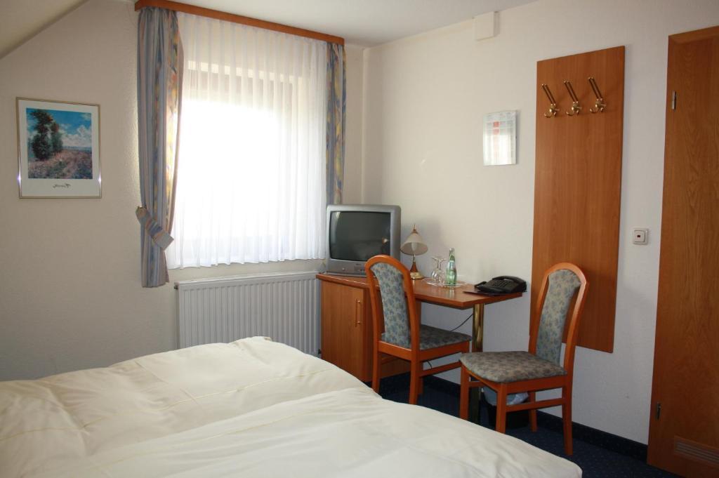Hotel Zur Waage Бад Мюнстерайфел Екстериор снимка