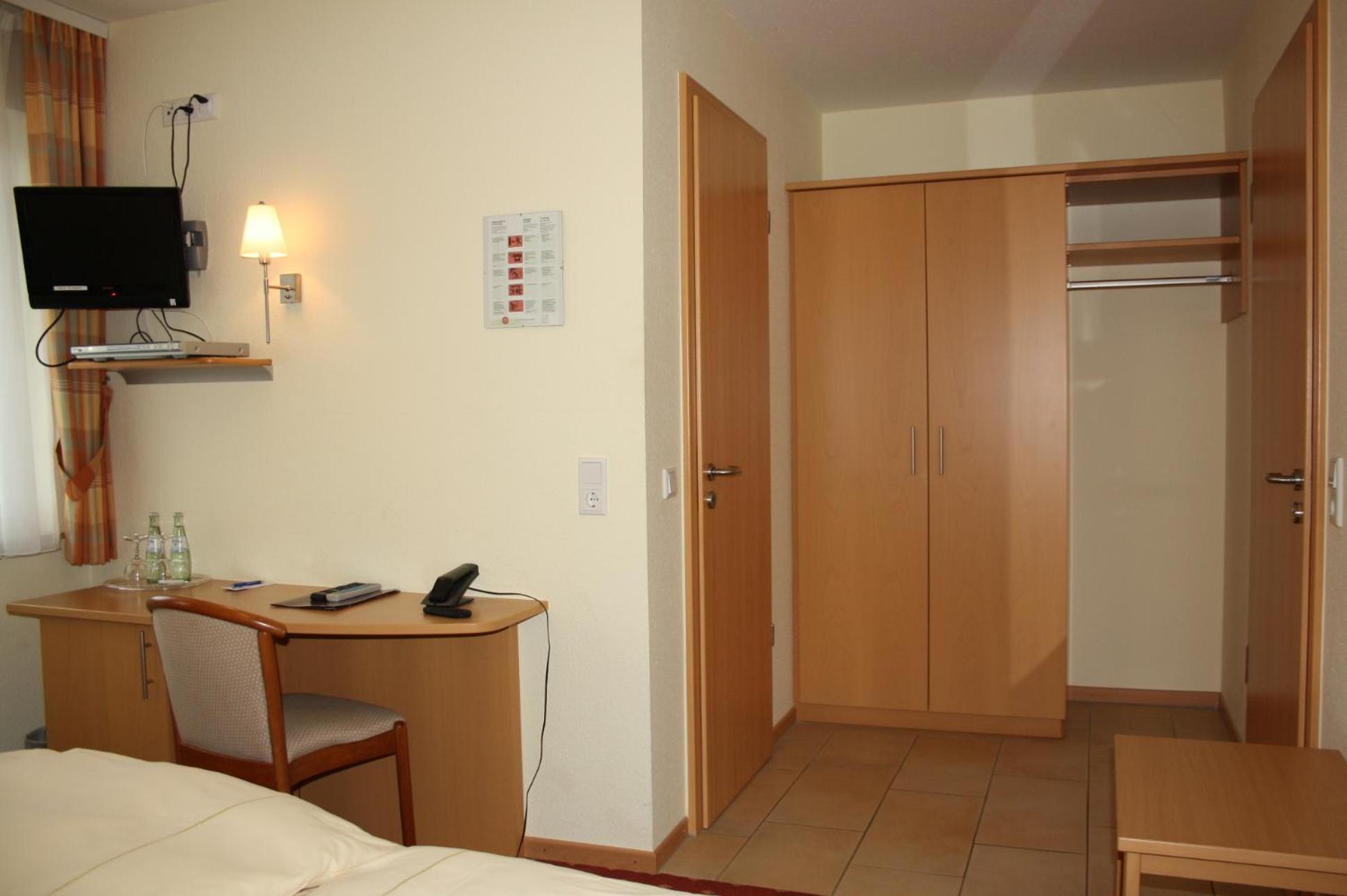 Hotel Zur Waage Бад Мюнстерайфел Екстериор снимка