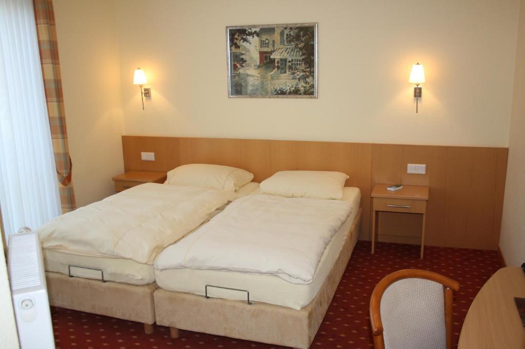 Hotel Zur Waage Бад Мюнстерайфел Стая снимка