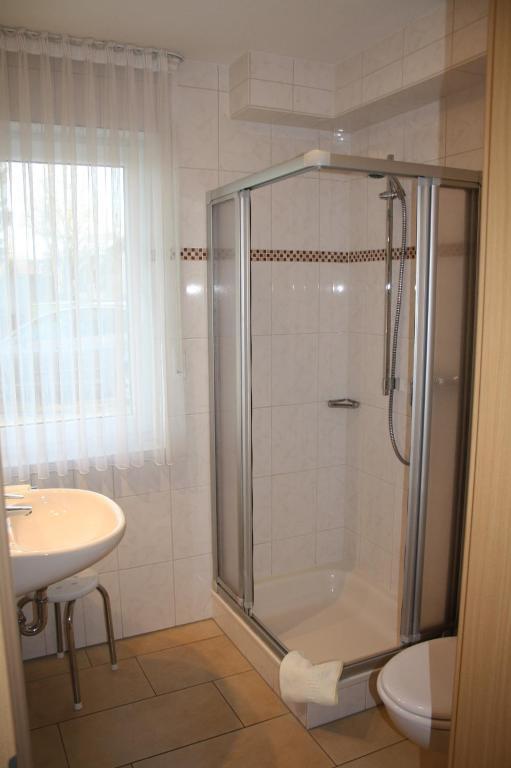Hotel Zur Waage Бад Мюнстерайфел Стая снимка