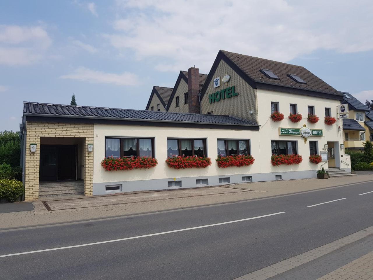 Hotel Zur Waage Бад Мюнстерайфел Екстериор снимка